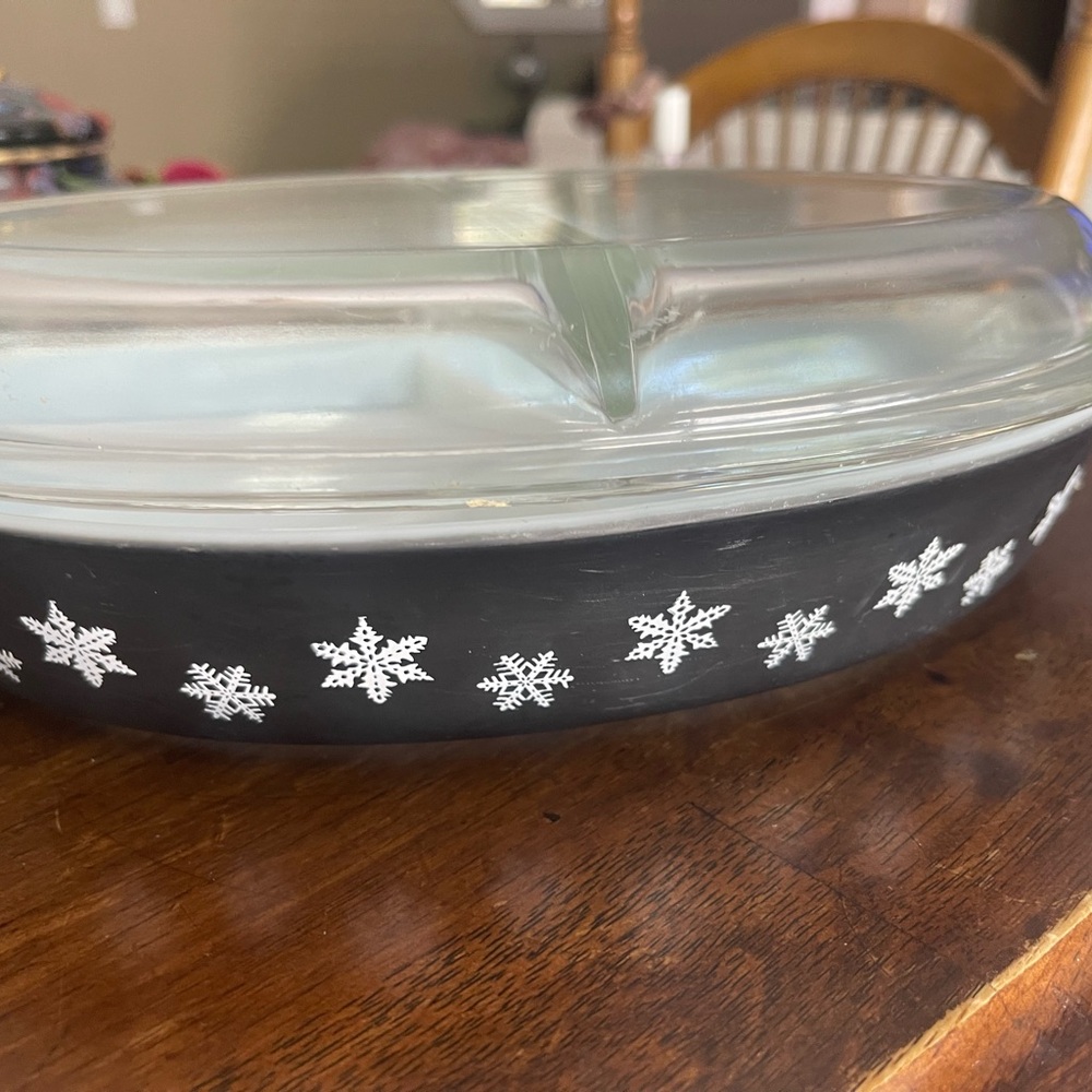 Pyrex Black and White Snowflake Casserole Dish  vintage